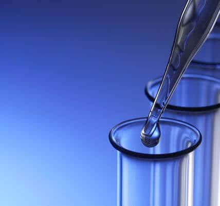 Gracias al plasma PRP podemos multiplicar la capacidad de cicatrización del paciente, consiguiendo más regeneración de tejidos y una cicatrización mejor, más rápida y con menos molestias