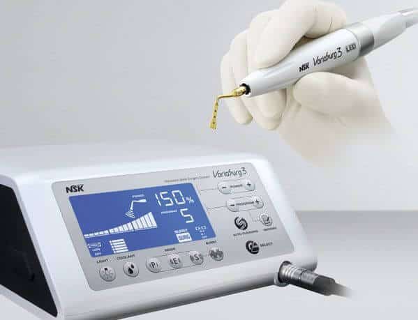 Els sistemes de cirurgia piezoelèctrica com el Piezosurgery o el Variosurg ens permeten dur a terme cirurgies de gran precisió sense risc de fer malbé als teixits tous veïns