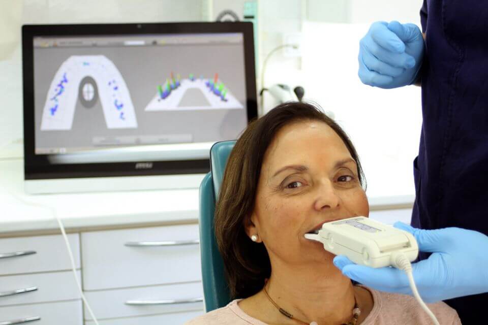 Tekscan registra l'activitat masticatòria i mostra els contactes dentaris durant els moviments de mandíbula